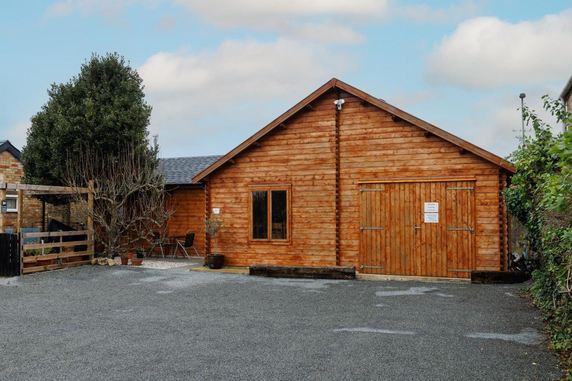 Spacious Cabin Evcharger And Free Parking Near Cambridge Zewnętrze zdjęcie
